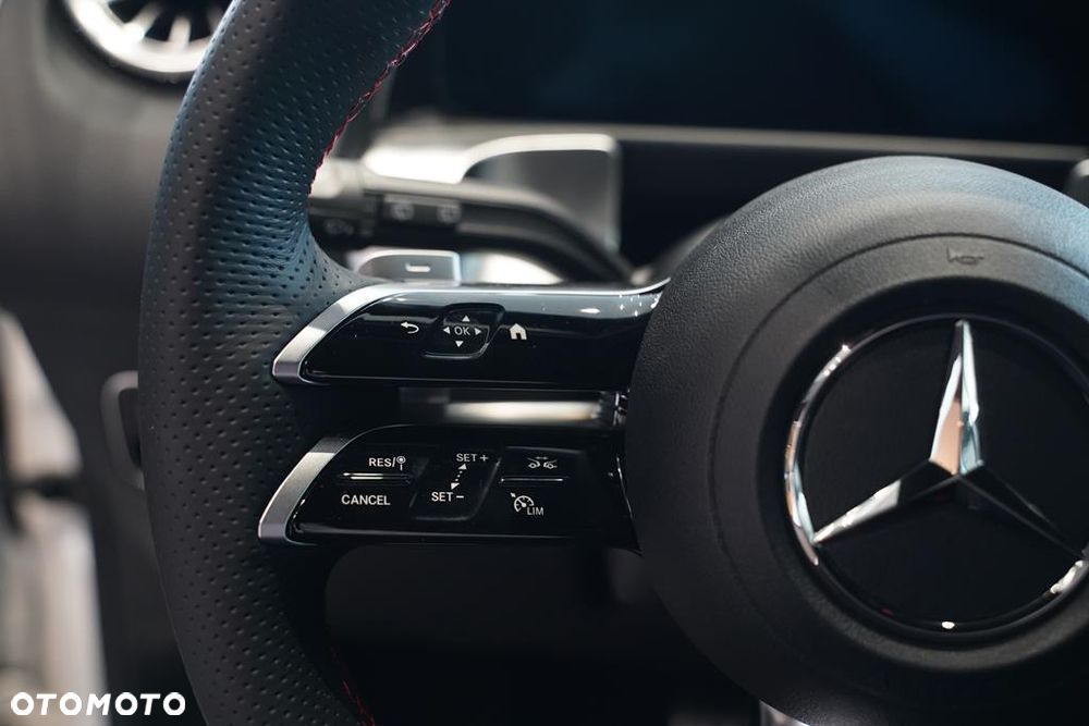 Mercedes-Benz GLB 200 mHEV AMG Line 7G-DCT - 13