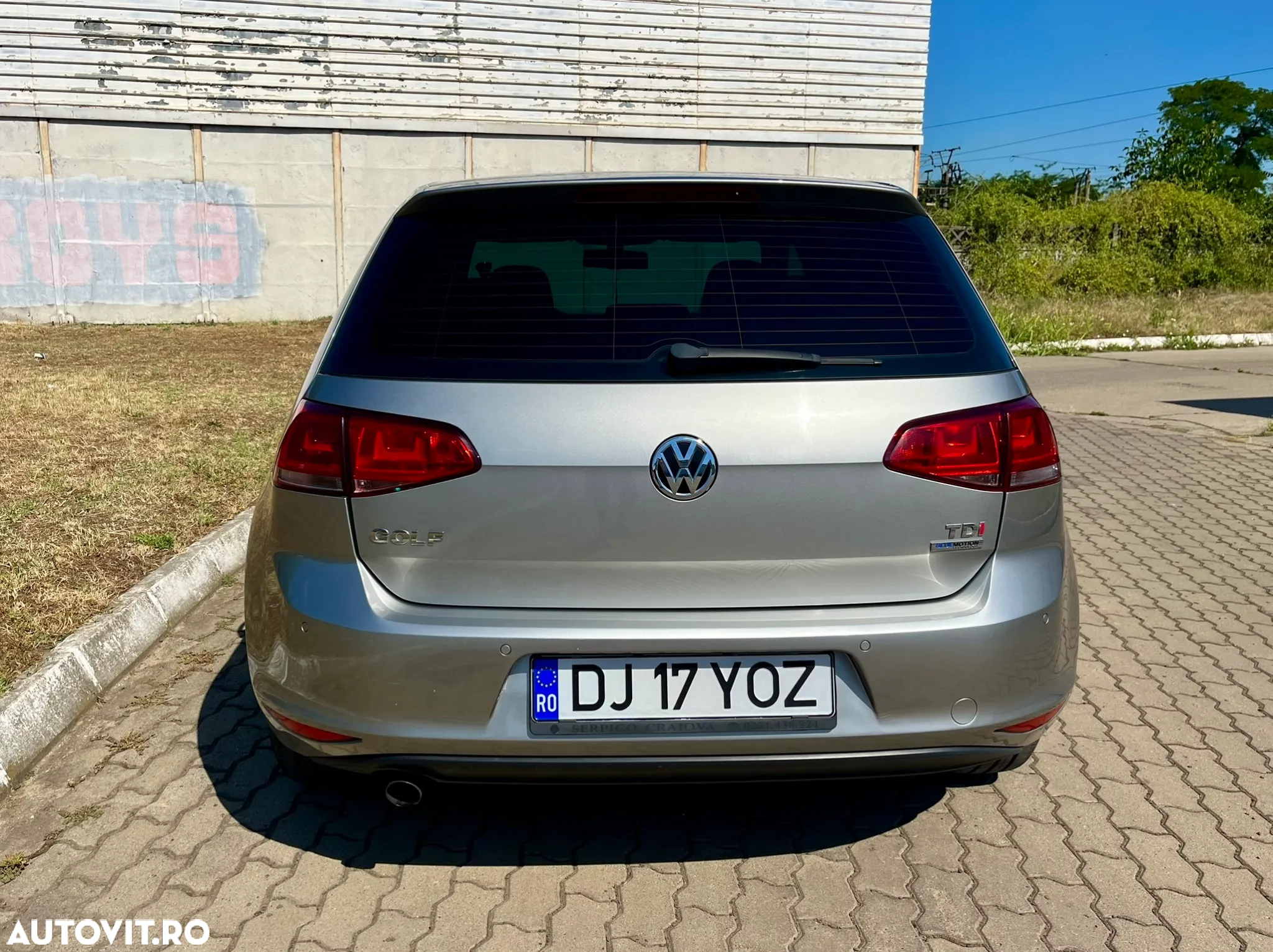 Volkswagen Golf 1.6 TDI BlueMotion Technology DPF Comfortline - 6