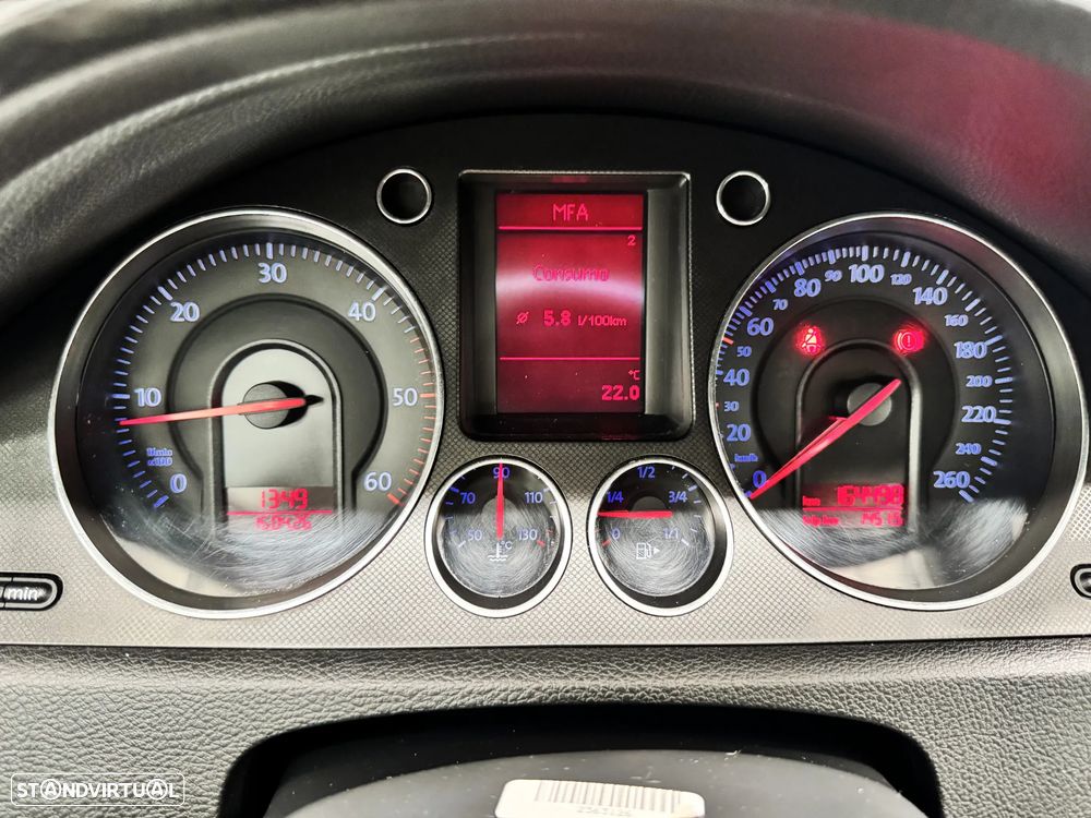 VW Passat 2.0 TDI Confortline - 24