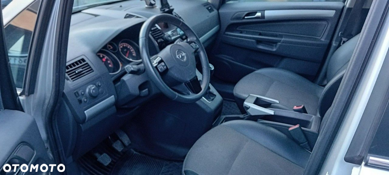 Opel Zafira - 10