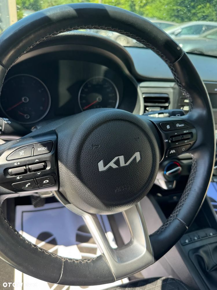 Kia Rio - 12