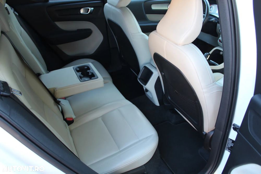 Volvo XC 40 D4 AWD Momentum Pro - 4