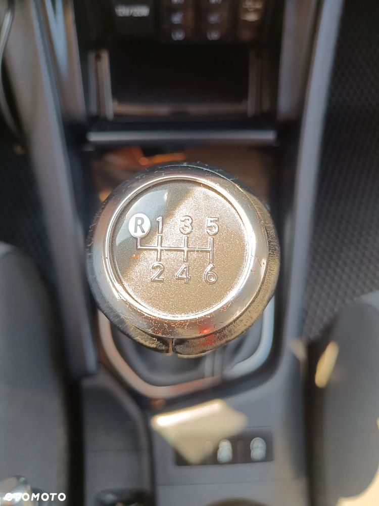 Toyota Auris 1.6 D-4D Prestige - 28
