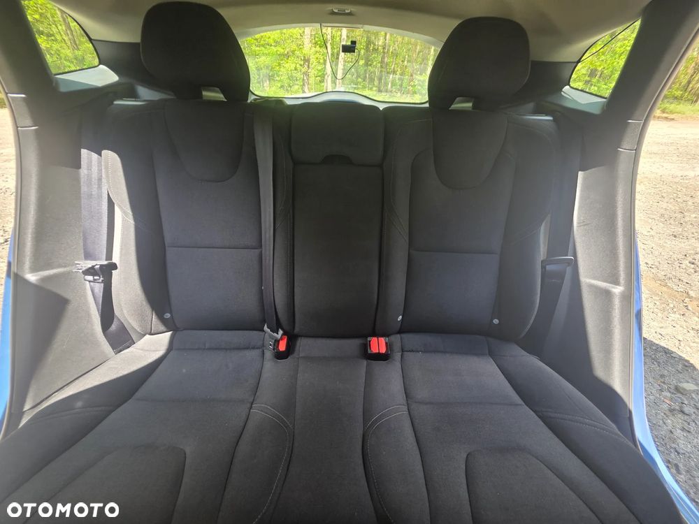 Volvo V40 D4 Momentum - 24