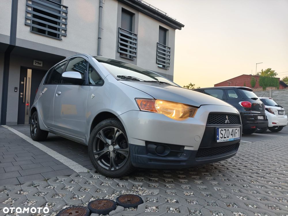 Mitsubishi Colt 1.3 Invite Edition Gold - 1