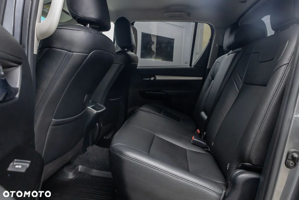 Toyota Hilux 2.8 D-4D Double Cab SR5+ 4x4 - 35