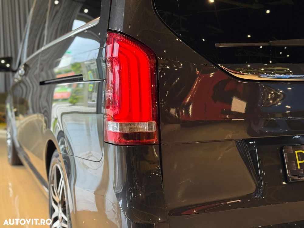 Mercedes-Benz V - 12