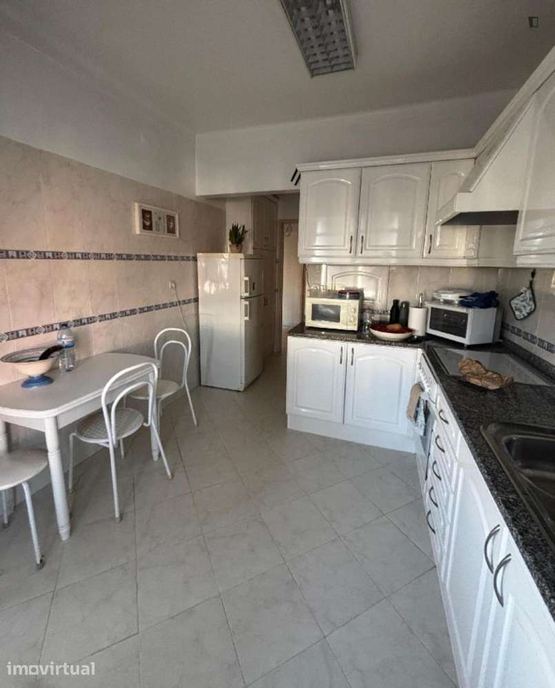 Quarto - localizado em Amadora Lisbon - Grande imagem: 5/9