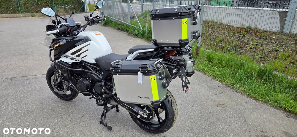QJMOTOR SRT900S - 4