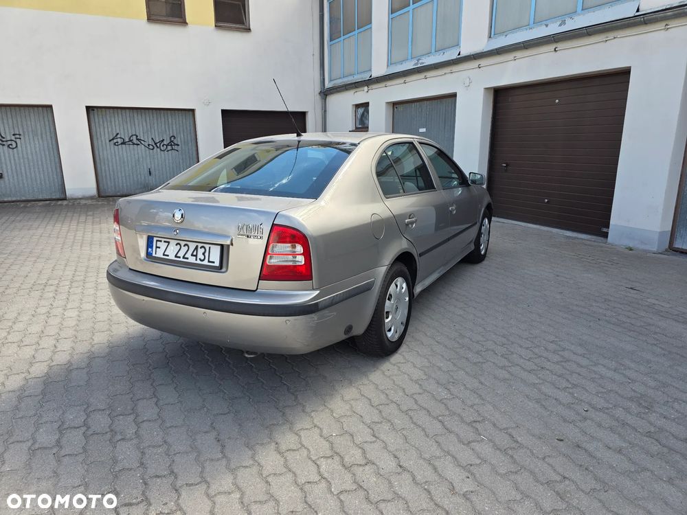 Skoda Octavia 1.6 Elegance - 5