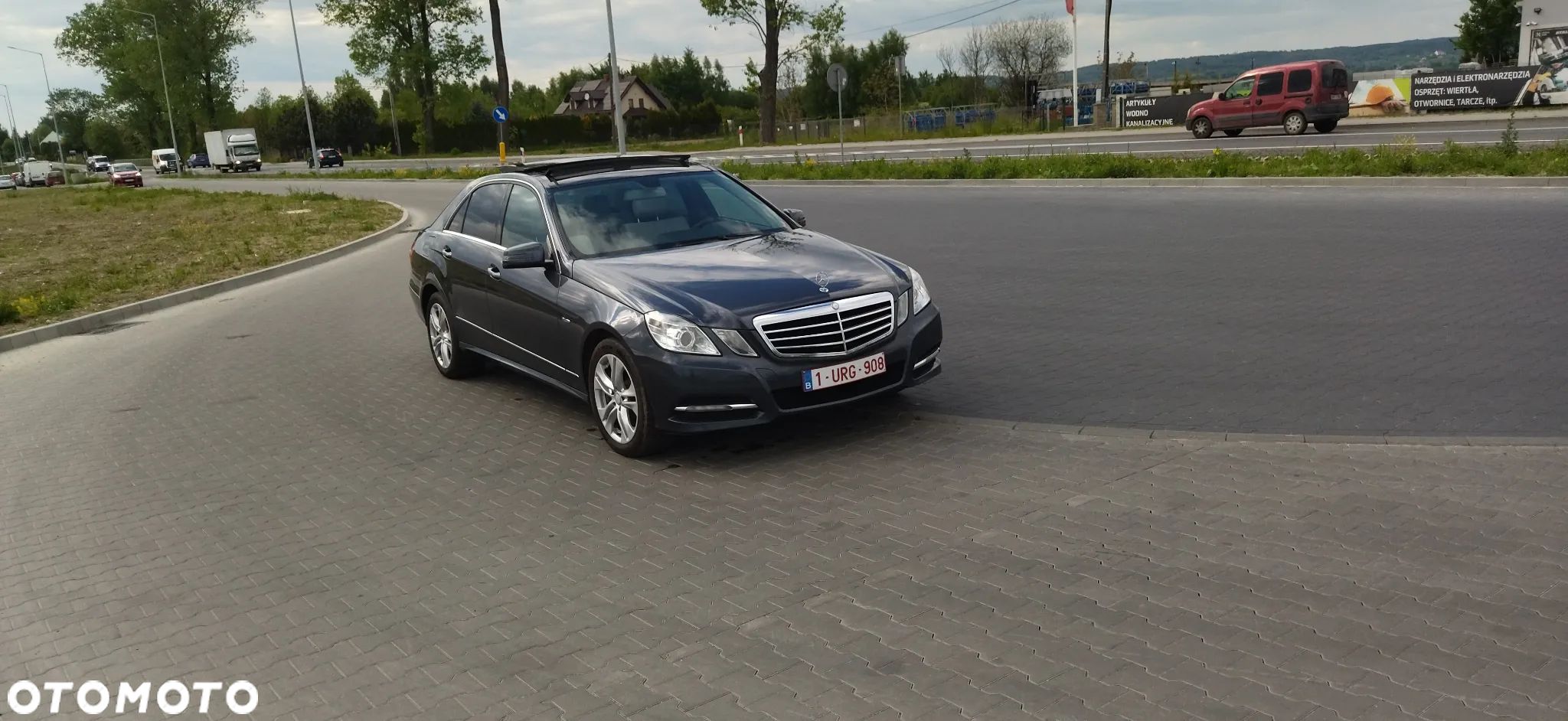 Mercedes-Benz Klasa E 200 CDI BlueEff Avantgarde - 1