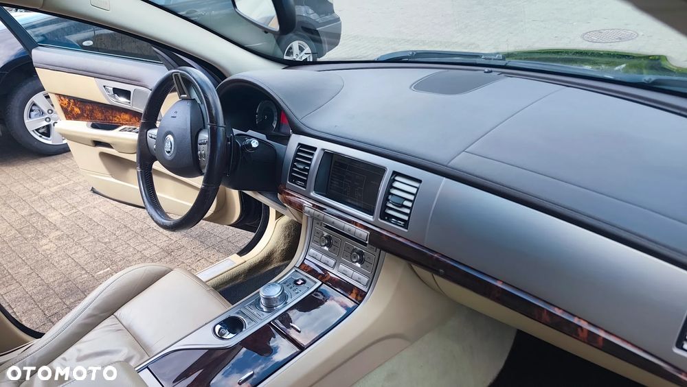 Jaguar XF 3.0 V6 - 36