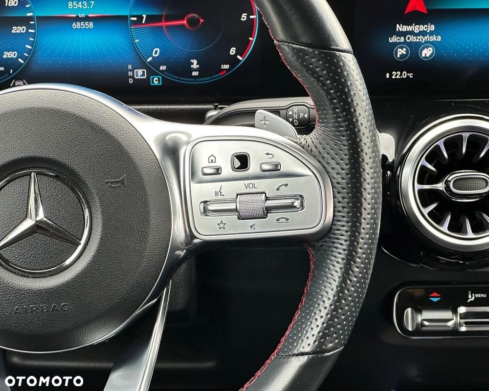 Mercedes-Benz GLB - 11