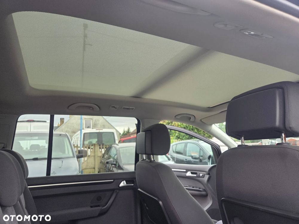 Volkswagen Touran - 14
