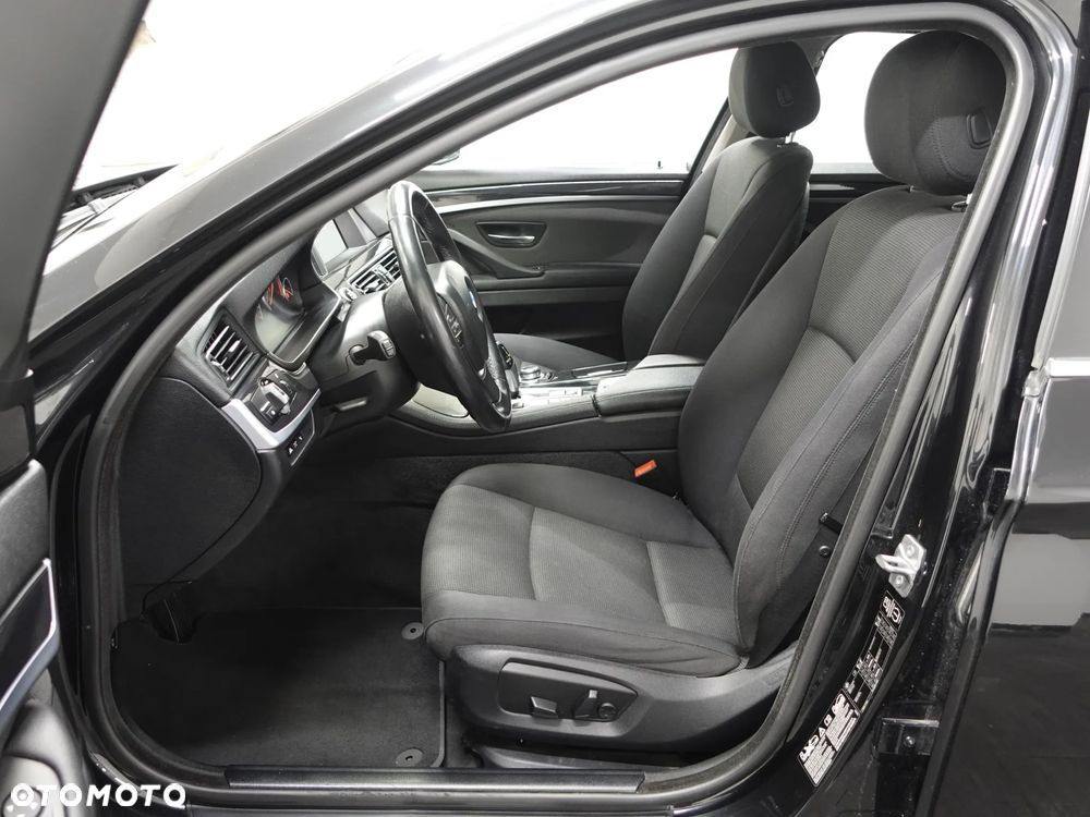 BMW Seria 5 525d xDrive Sport-Aut Modern Line - 20
