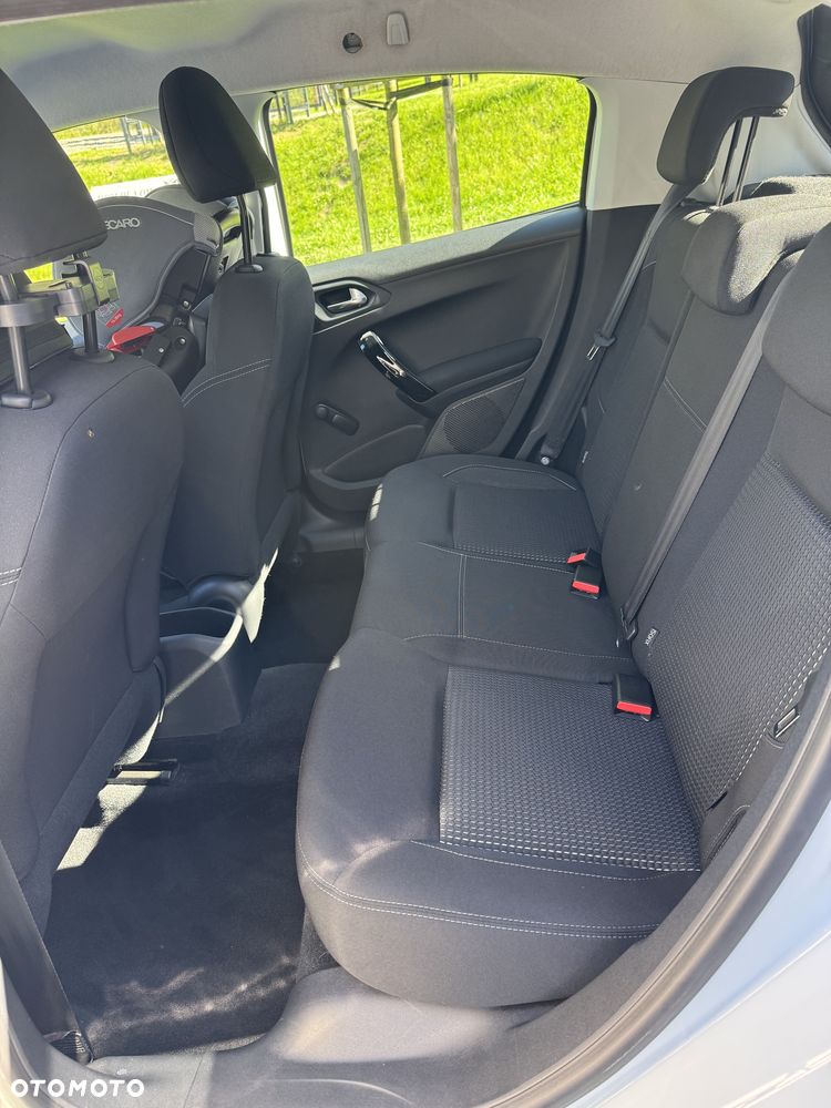 Peugeot 208 - 14