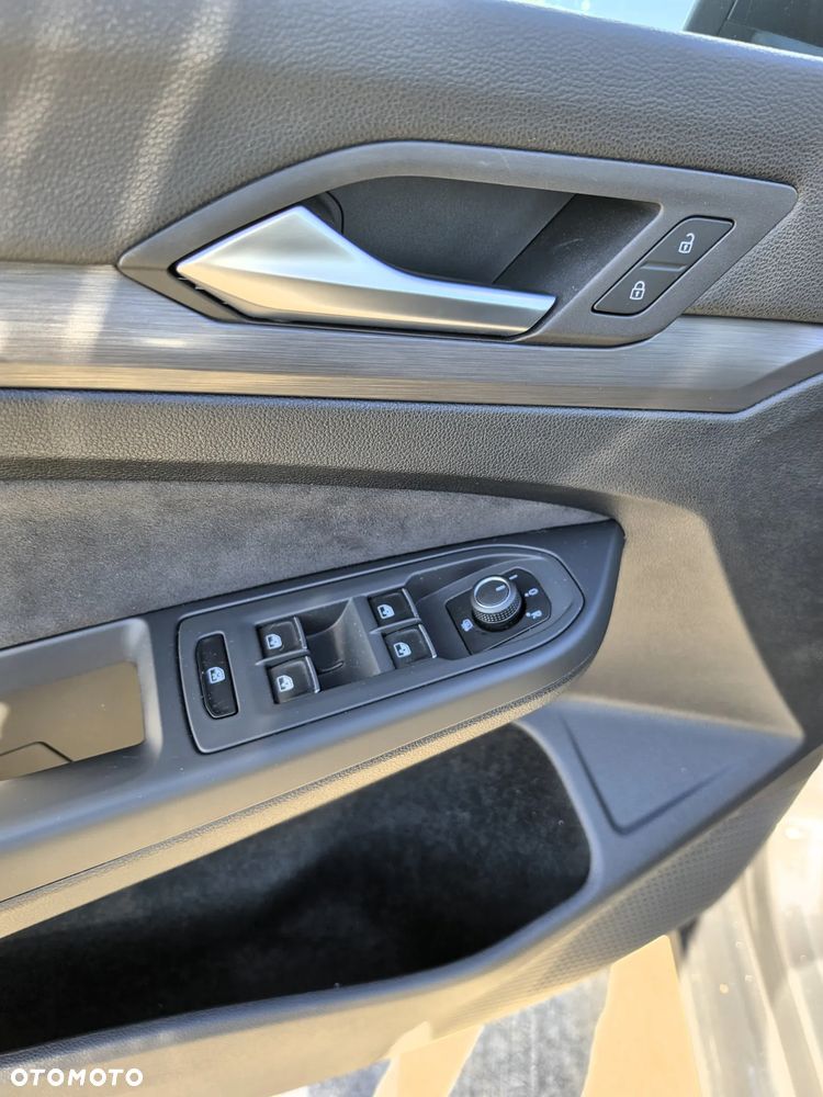 Volkswagen Golf 1.5 TSI EVO Style - 37