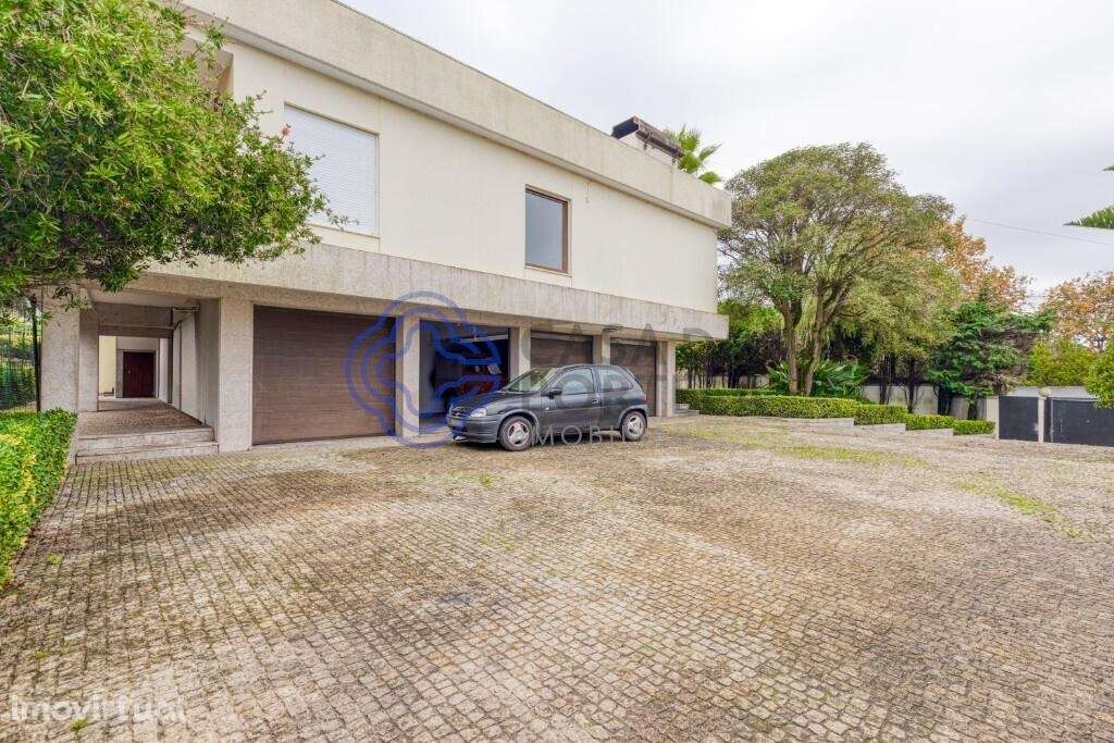 Moradia T4 de arquitetura moderna, linhas simples e contemporâneas - Grande imagem: 3/60