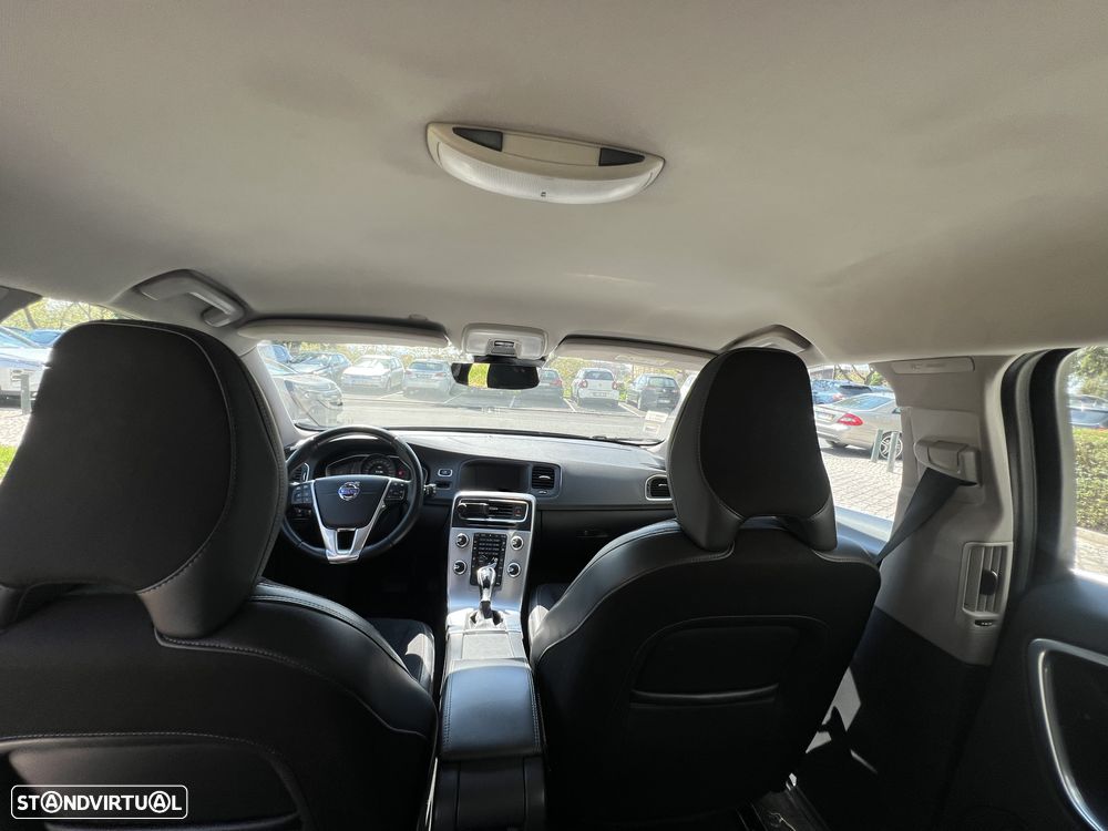 Volvo V60 2.0 D2 Momentum Geartronic - 6