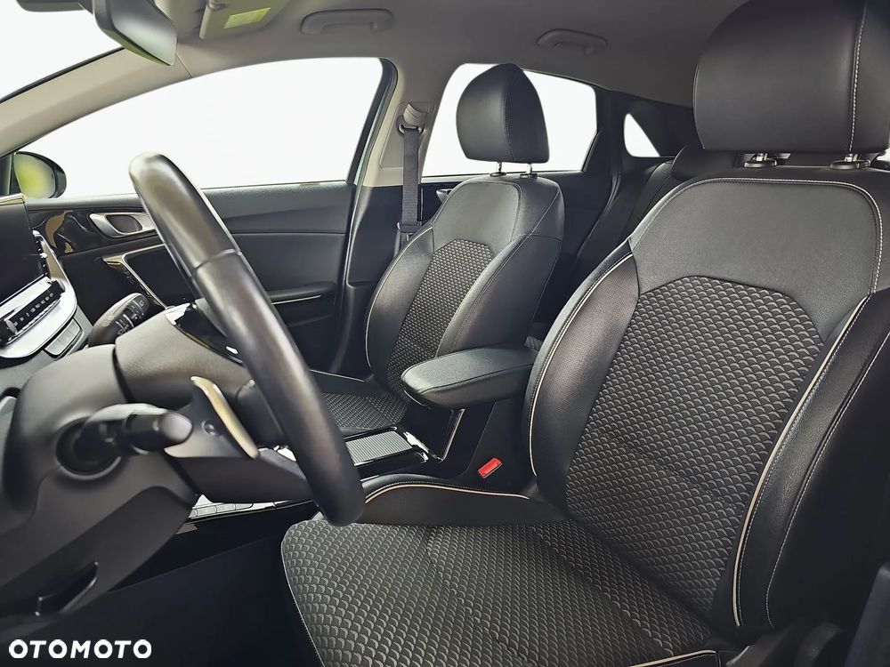 Kia Ceed 1.5 T-GDI Business Line DCT - 12