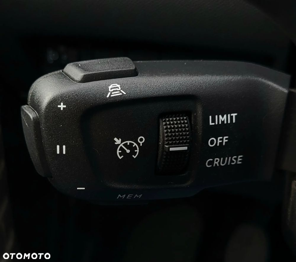 Peugeot 208 1.2 T Allure S&S - 20