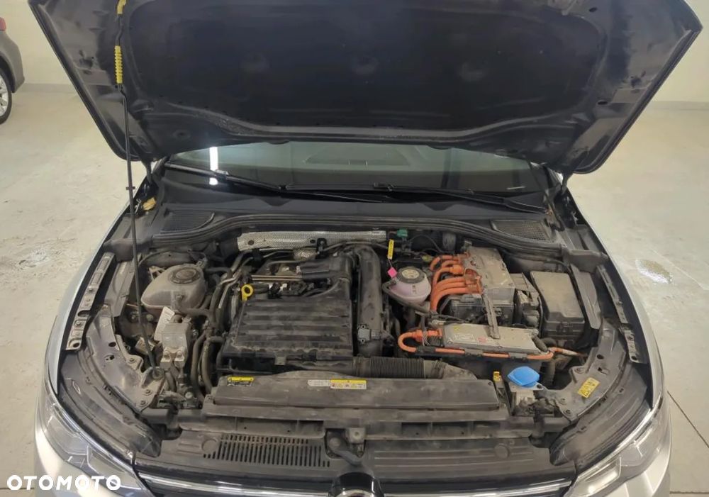 Volkswagen Golf - 17