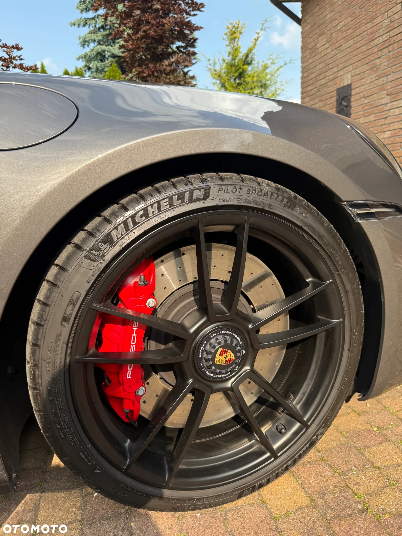 Porsche 911 Carrera 4 GTS - 26
