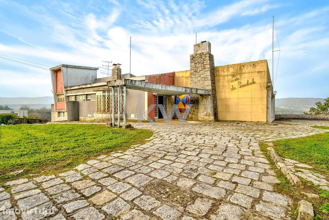 Moradia T4 Projetada pelo Ilustre Arquiteto Oscar Niemeyer em Chaviãe - Grande imagem: 3/54