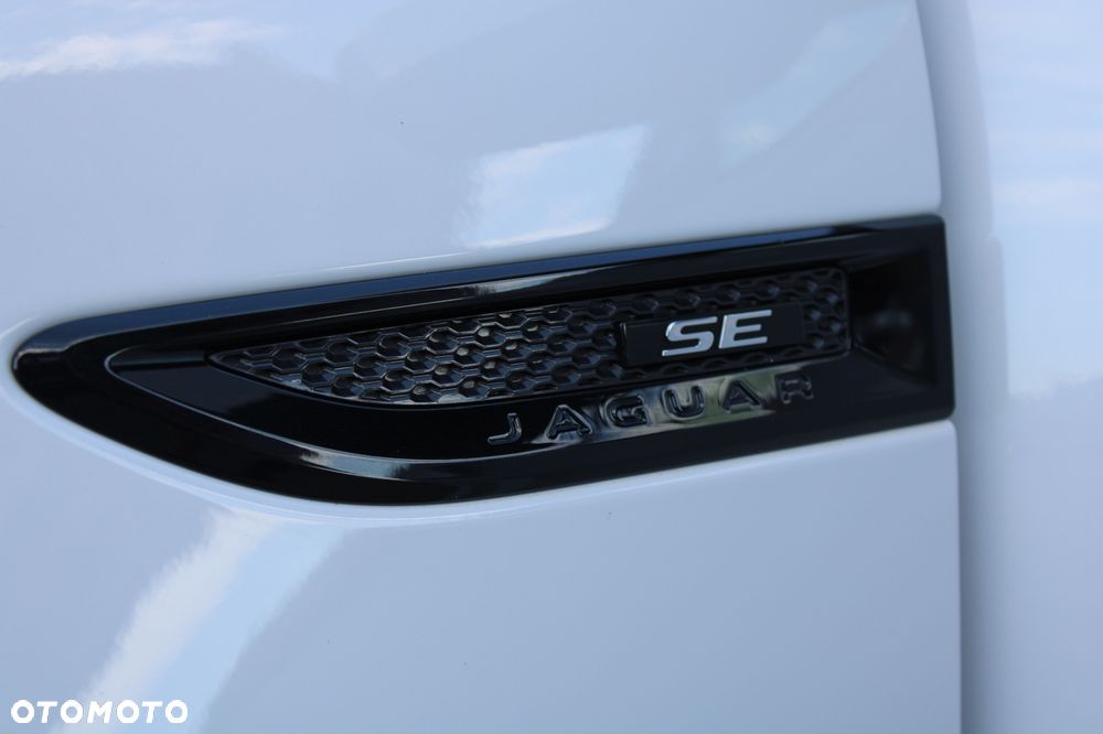 Jaguar E-Pace D240 AWD R-Dynamic SE - 20