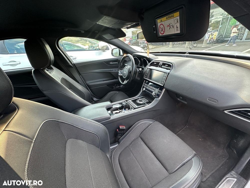 Jaguar XE 2.0 R-Sport - 10
