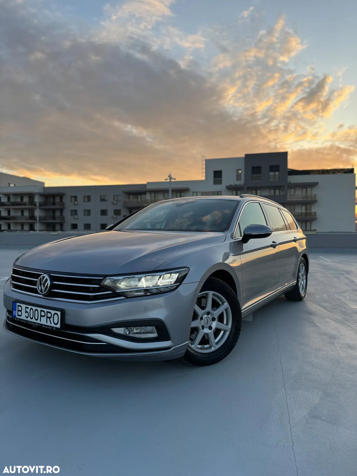 Volkswagen Passat - 1