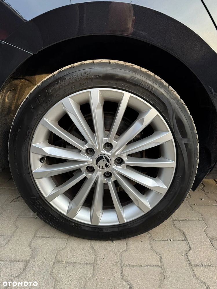 Skoda Superb 2.0 TDI SCR 4x4 L&K DSG - 17