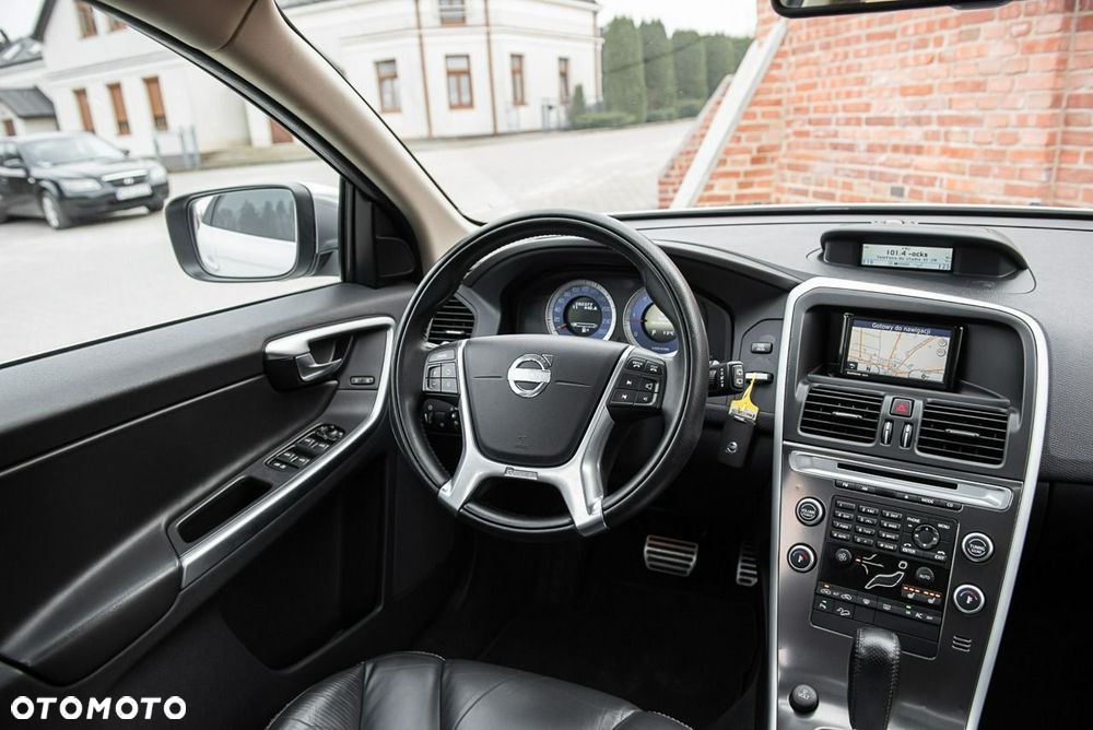 Volvo XC 60 D4 AWD Geartronic RDesign - 25