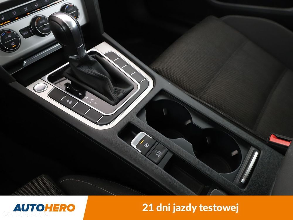 Volkswagen Passat - 28