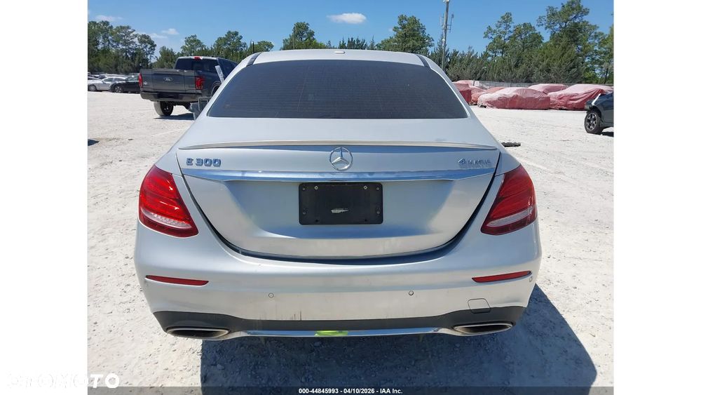 Mercedes-Benz Klasa E 300 9G-TRONIC - 6