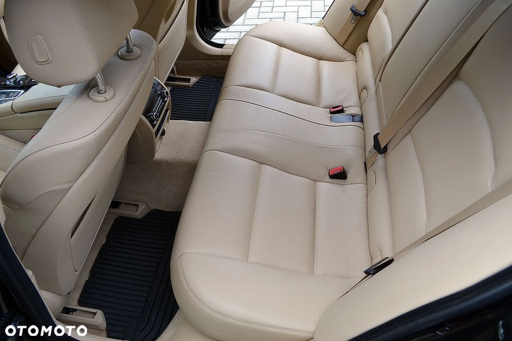 BMW Seria 5 520d Luxury Line - 11
