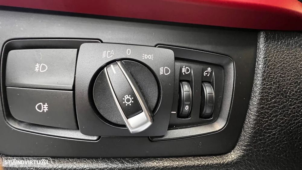 BMW 318 d Touring Auto Line Sport - 29