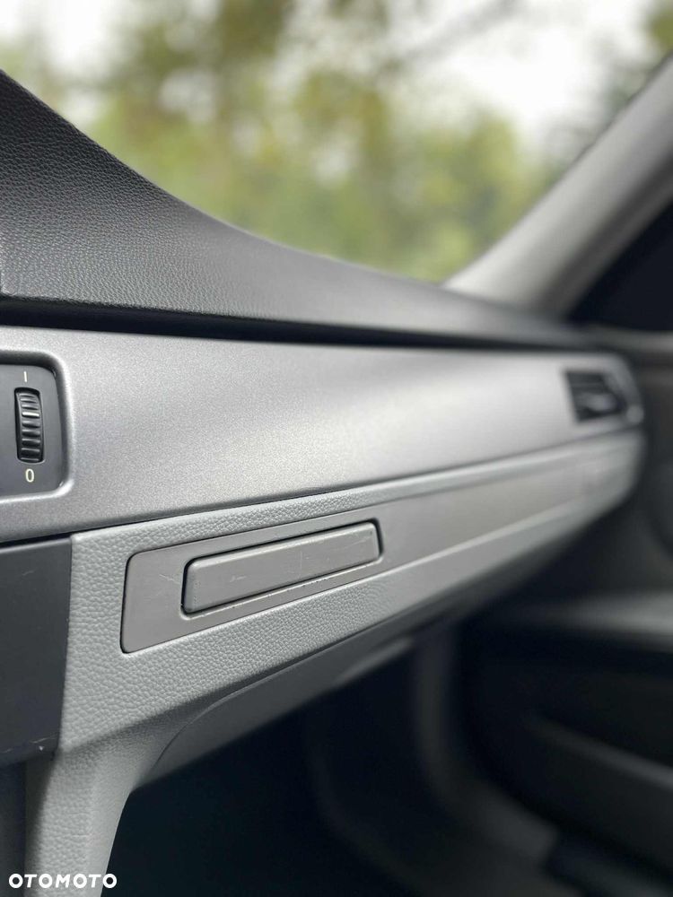 BMW Seria 3 325d - 13