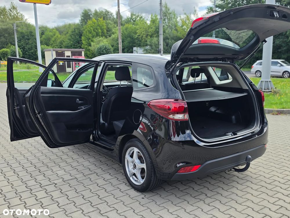 Kia Carens 1.6 GDI Dream Team Edition - 13