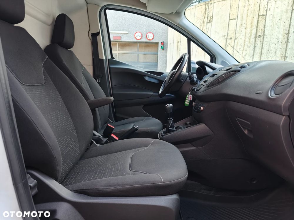 Ford Transit Courier - 8