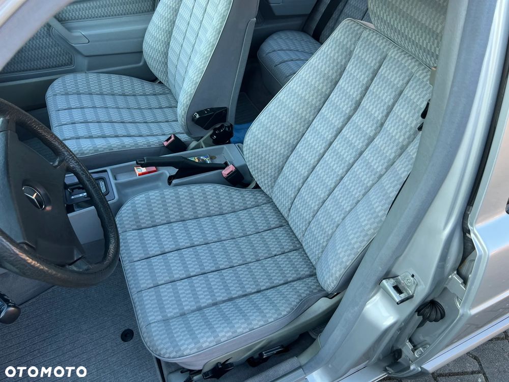 Mercedes-Benz W201 (190) - 5