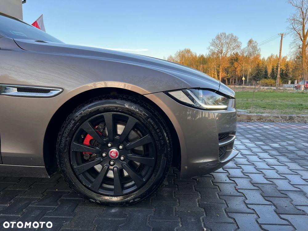 Jaguar XE 2.0 T Pure - 6