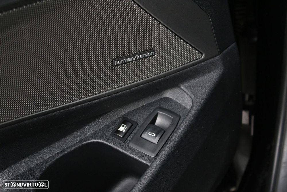 BMW 330 e Pack Desportivo M Auto - 31