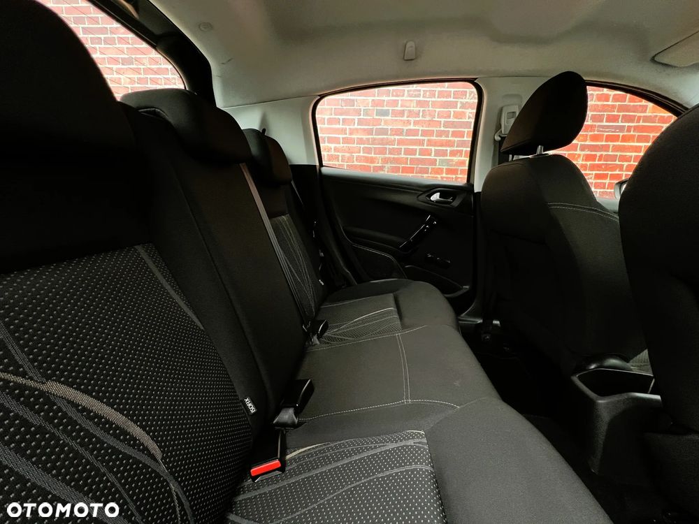 Peugeot 208 - 18