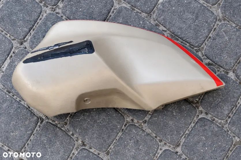 Moto Guzzi V85 TT boczki osłony baku 2022 - 1