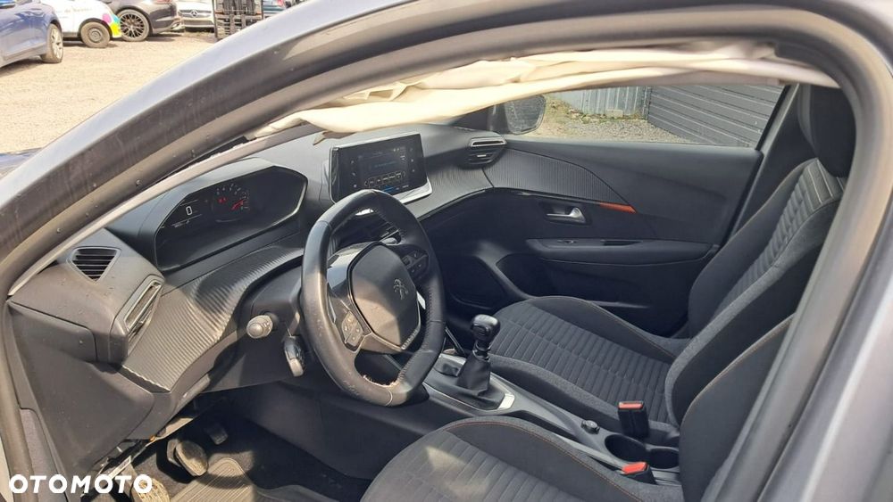 Peugeot 208 - 15