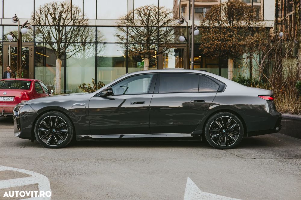 BMW M7 M760e xDrive - 10