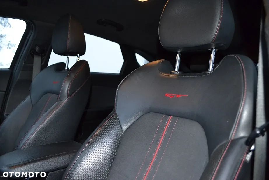 Kia ProCeed 1.6 T-GDI GT DCT - 13