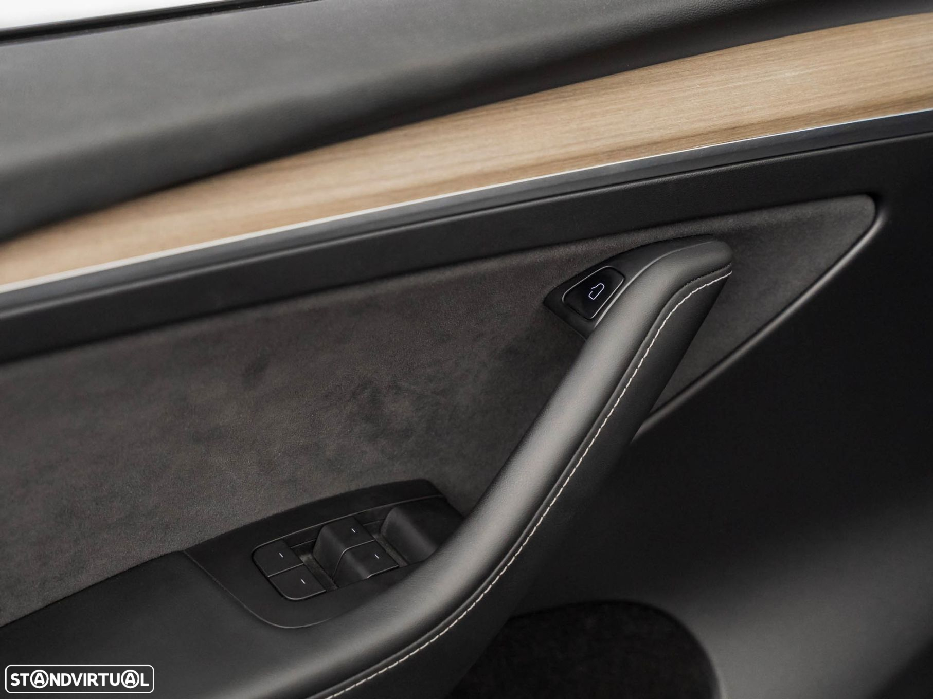 Tesla Model Y Long Range Tração Integral - 19