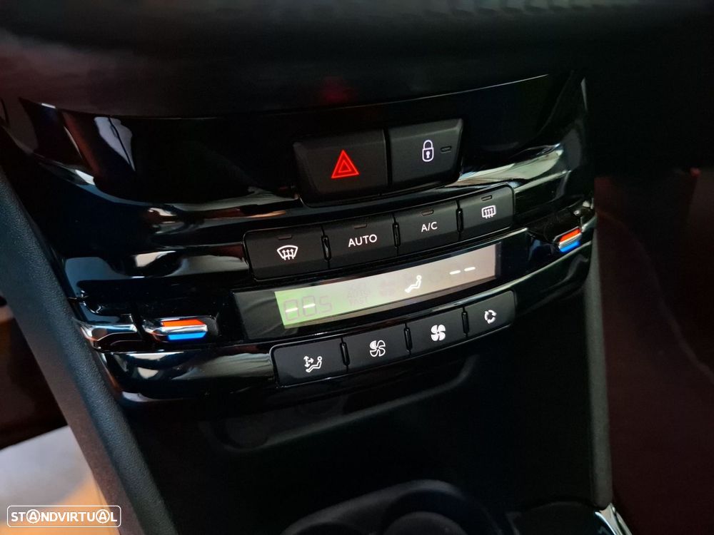 Peugeot 2008 1.2 PureTech Allure EAT6 - 15
